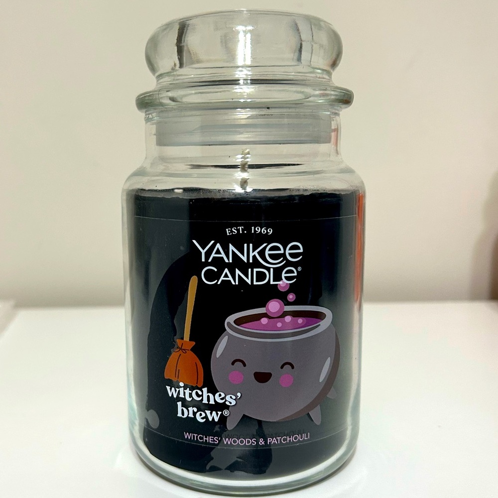 Discontinued Yankee Candle Halloween Witches' Brew in‎ Midnight Black